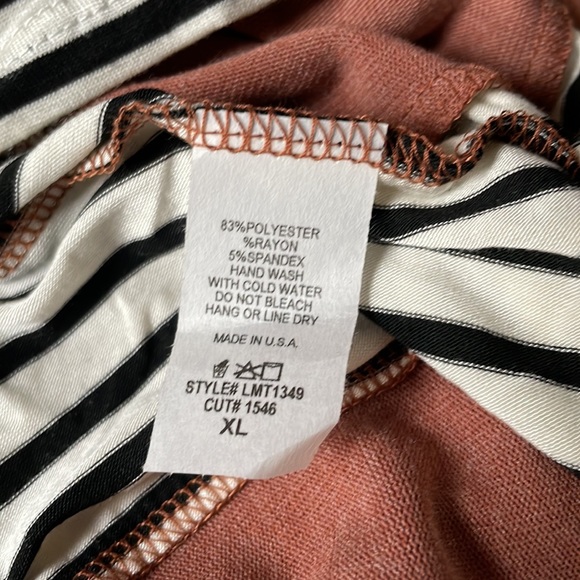 Filly Flair size xl salmon color knit top with black/white stripes. - Picture 6 of 6